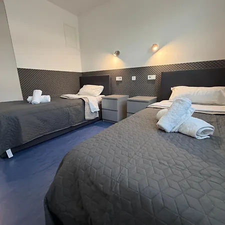 Krelax Boardinghouse - 11 Basic-apartments - Up To 25 Guests - Parking - Balcony - Smart Tv - Bedding & Towels Included Lejlighed *