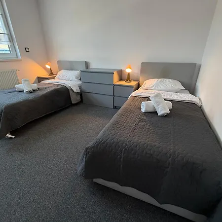 Krelax Boardinghouse - 11 Basic-apartments - Up To 25 Guests - Parking - Balcony - Smart Tv - Bedding & Towels Included Apartment Ludwigsburg