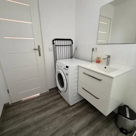 Krelax Boardinghouse - 11 Basic-apartments - Up To 25 Guests - Parking - Balcony - Smart Tv - Bedding & Towels Included Apartment Ludwigsburg