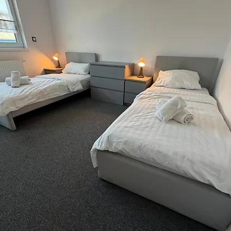 Krelax Boardinghouse - 11 Basic-apartments - Up To 25 Guests - Parking - Balcony - Smart Tv - Bedding & Towels Included
