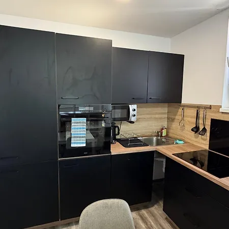 Krelax Boardinghouse - 11 Basic-apartments - Up To 25 Guests - Parking - Balcony - Smart Tv - Bedding & Towels Included Apartment
