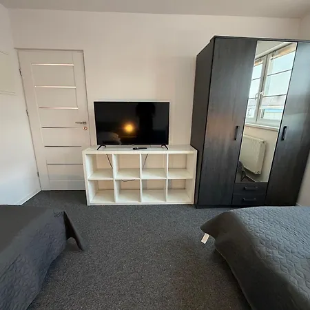 Krelax Boardinghouse - 11 Basic-apartments - Up To 25 Guests - Parking - Balcony - Smart Tv - Bedding & Towels Included Apartment Ludwigsburg