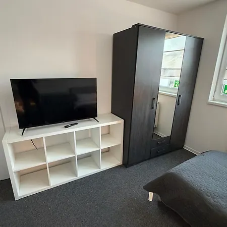 Krelax Boardinghouse - 11 Basic-apartments - Up To 25 Guests - Parking - Balcony - Smart Tv - Bedding & Towels Included *