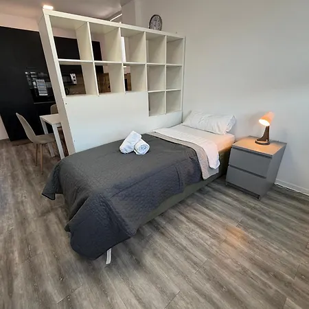 Krelax Boardinghouse - 11 Basic-apartments - Up To 25 Guests - Parking - Balcony - Smart Tv - Bedding & Towels Included Apartment