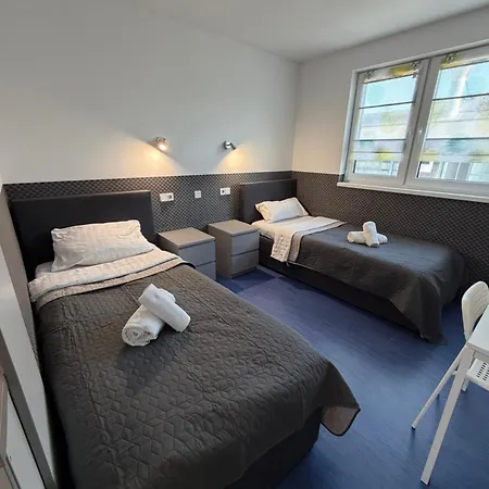 Krelax Boardinghouse - 11 Basic-apartments - Up To 25 Guests - Parking - Balcony - Smart Tv - Bedding & Towels Included * Ludwigsburg