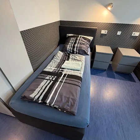 Lejlighed Krelax Boardinghouse - 11 Basic-apartments - Up To 25 Guests - Parking - Balcony - Smart Tv - Bedding & Towels Included Ludwigsburg