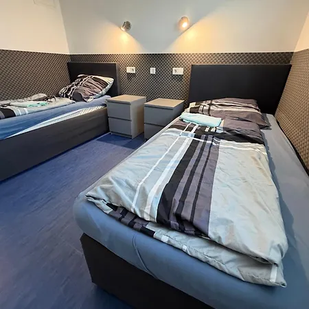 Krelax Boardinghouse - 11 Basic-apartments - Up To 25 Guests - Parking - Balcony - Smart Tv - Bedding & Towels Included Ludwigsburg