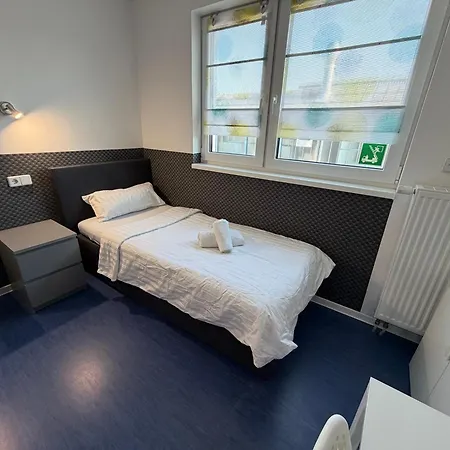 Krelax Boardinghouse - 11 Basic-apartments - Up To 25 Guests - Parking - Balcony - Smart Tv - Bedding & Towels Included Ludwigsburg