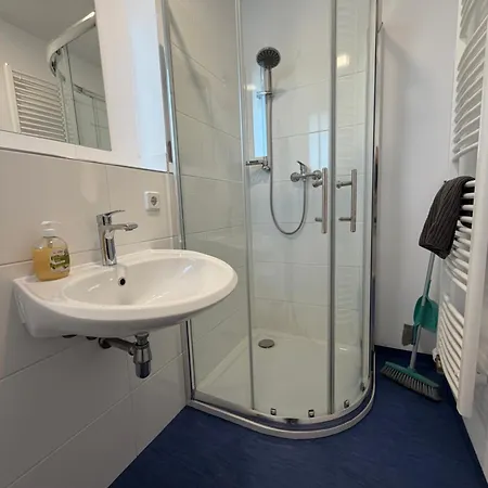 Krelax Boardinghouse - 11 Basic-apartments - Up To 25 Guests - Parking - Balcony - Smart Tv - Bedding & Towels Included Ludwigsburg