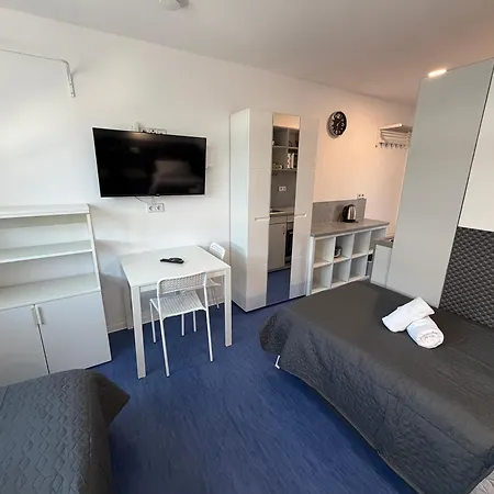 Krelax Boardinghouse - 11 Basic-apartments - Up To 25 Guests - Parking - Balcony - Smart Tv - Bedding & Towels Included * Ludwigsburg